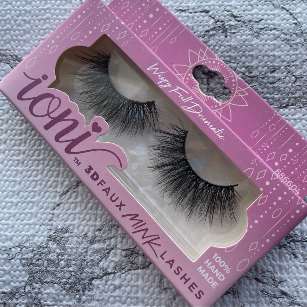 Ioni Lashes